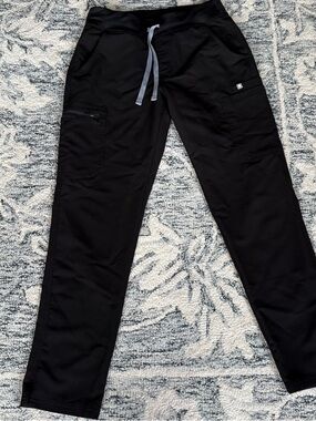 FIGS Black Yola Skinny Scrub Pants